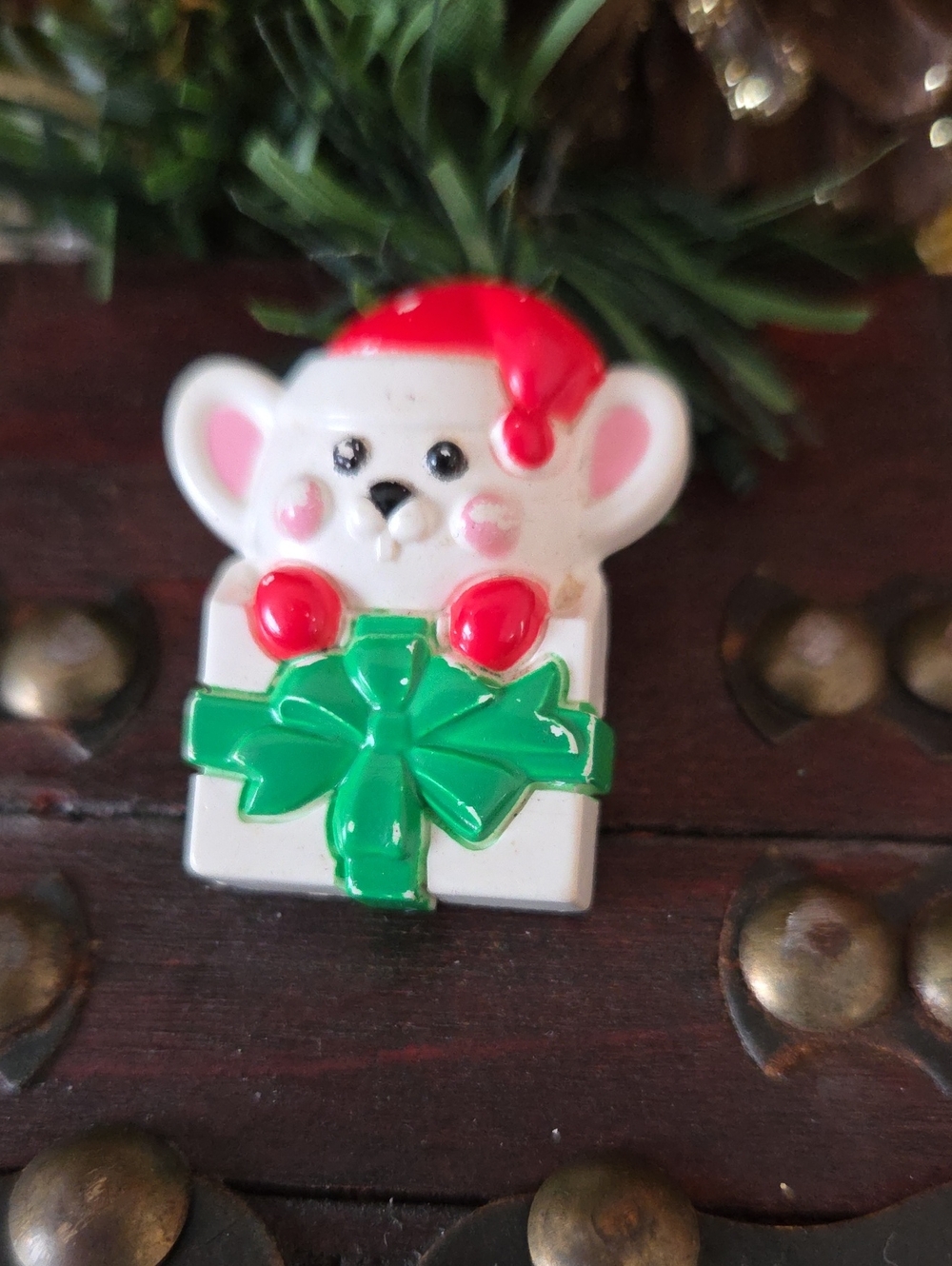 *1981* AVON Suprise Mouse Holiday Pin